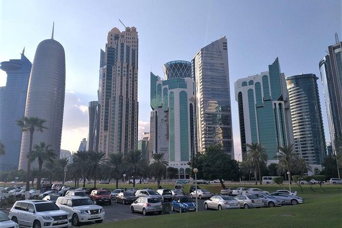 Doha City Tour: Souq Waqif, Katara, The Pearl, and Corniche - Souq Waqif: falcons, birds, spices, and the right way to shop