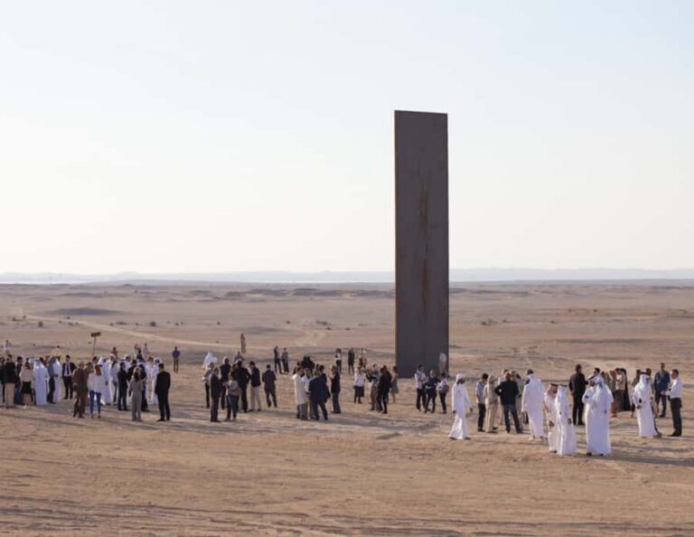 Doha: Combo Heritage & Art Tour of North and West Qatar - Start in Al Ruwais: coast air before the desert scenes