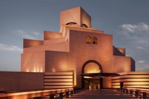 Doha Night City Tour | Souq Waqif | National Museum | The Pearl | Katara Village - Corniche Promenade: 7 Kilometers of Easy Night Views
