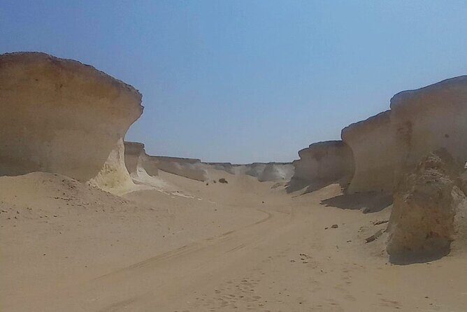 Doha: West Coast Tour , Richard Serra Sculpture, Zekreet - Stop 2: Zekreet Fort ruins and the story of a short-lived stronghold
