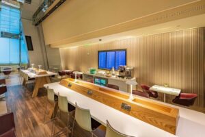 Qatar: Doha Hamad International Airport (DOH) Al Maha Lounge - Food and Drinks: Buffet Comfort With Ramadan Rules