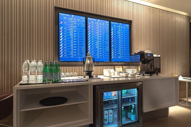 Qatar: Doha Hamad International Airport (DOH) Al Maha Lounge - Wi‑Fi and Flight Monitoring: Work and Reset Tools