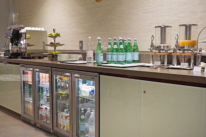 Qatar: Doha Hamad International Airport (DOH) Al Maha Lounge - When Doha Gets Busy: Lines and Possible Redirection