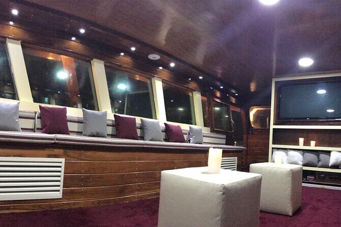 See Doha from the Sea - Comfort level and group size: how “smooth” works in practice