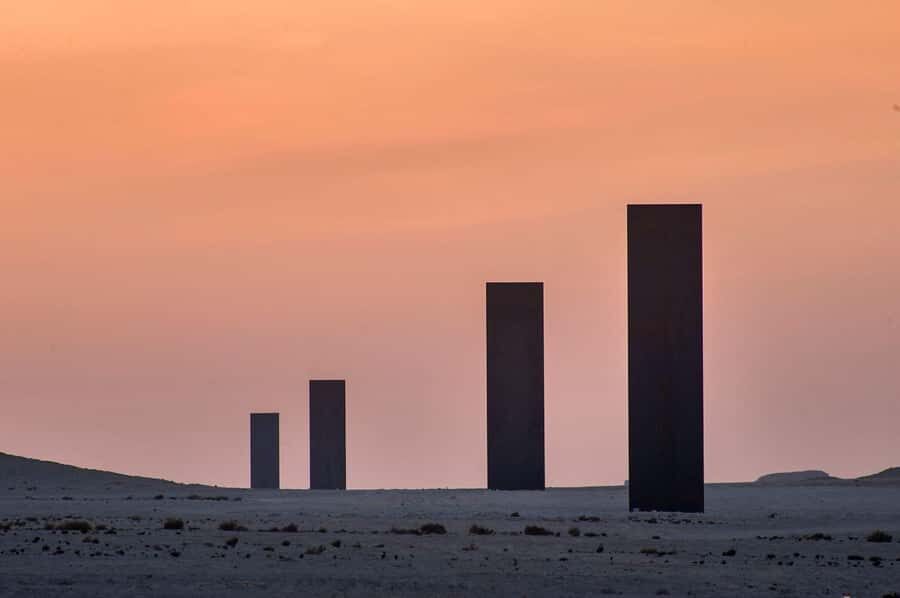 West of Qatar Richard Serra, Mushroom Hills, CamelRace track - A 4-hour loop from Doha: what fits, what doesn’t