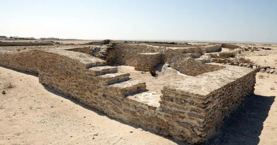 West of Qatar Richard Serra, Mushroom Hills, CamelRace track - Who should book this tour west of Qatar